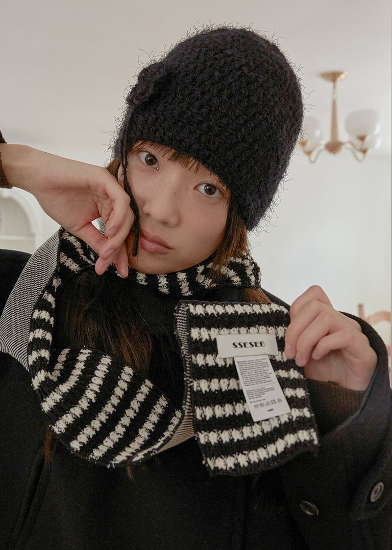 Clover Broach Beanie - Black