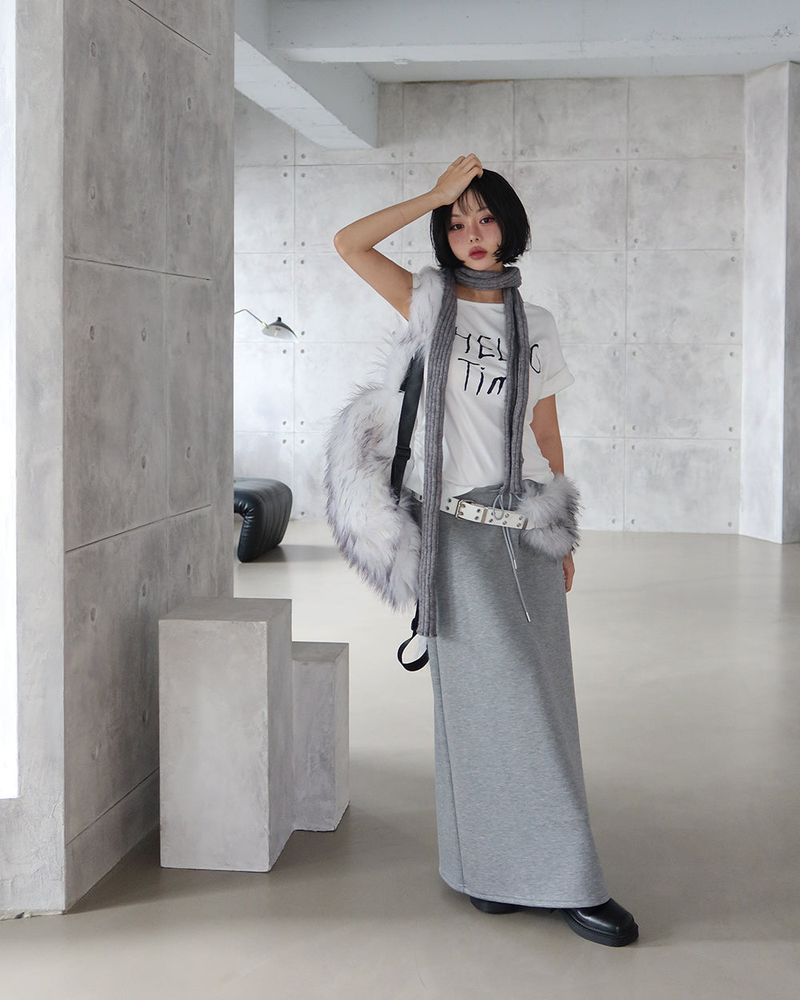 V-neck knit patch long muffler