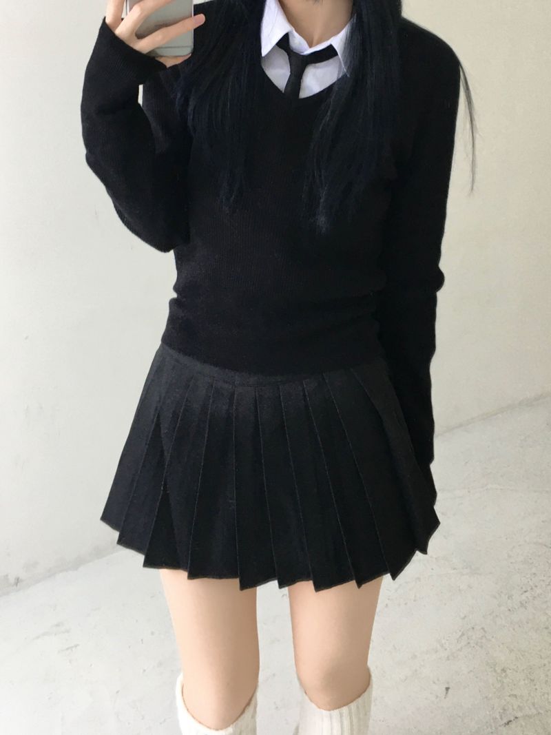 Basic V-neck knitwear (4 colors)