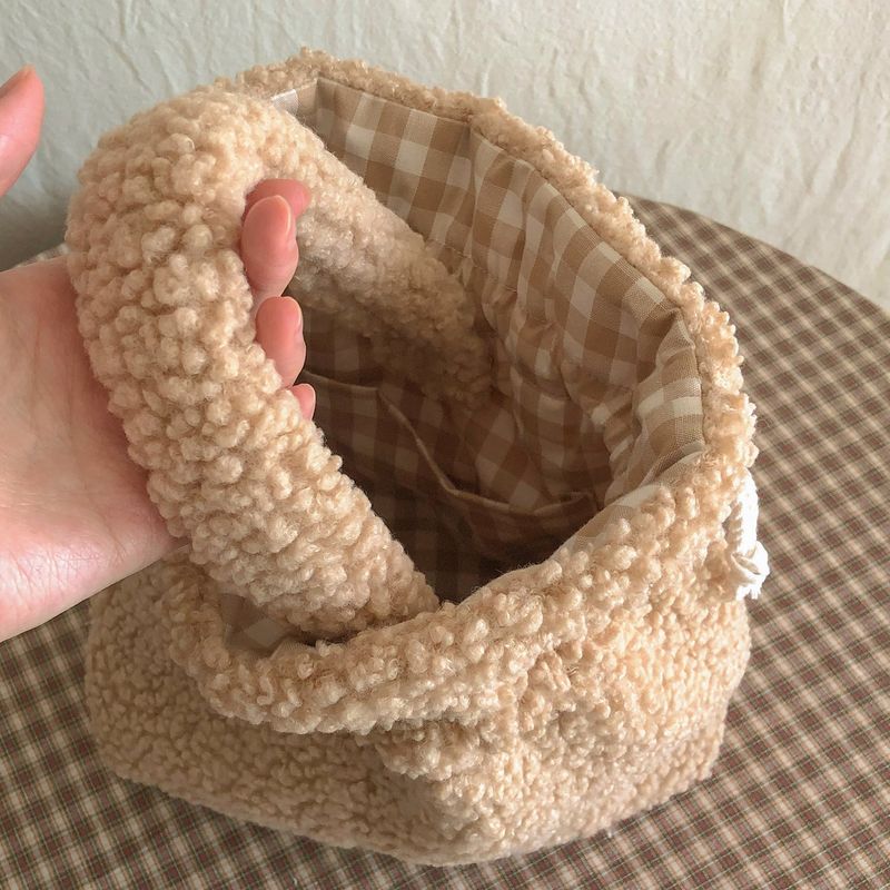 【MADE】Dumble fur string hand bag