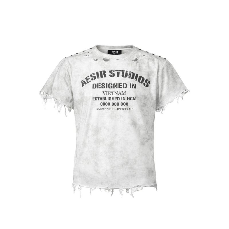 Aesir Studios（アースィア・スタジオ）の「UNISEX -  RIFTOR - Distressed Baby Tee（Tops）」
