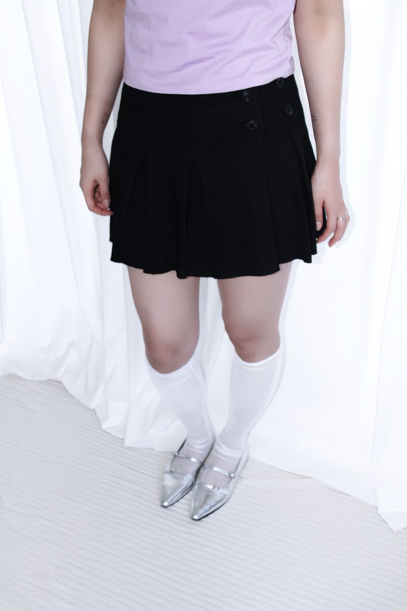 BUTTON POINT PLEATED MINI SKIRT (2COLOR)