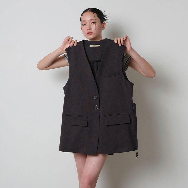 Loventina（ラヴェンティナ）の「Overfit Sleeveless Jacket_Charcoal（Jackets/Outerwear）」