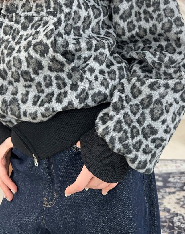 Neto Leopard High Neck Zip-up