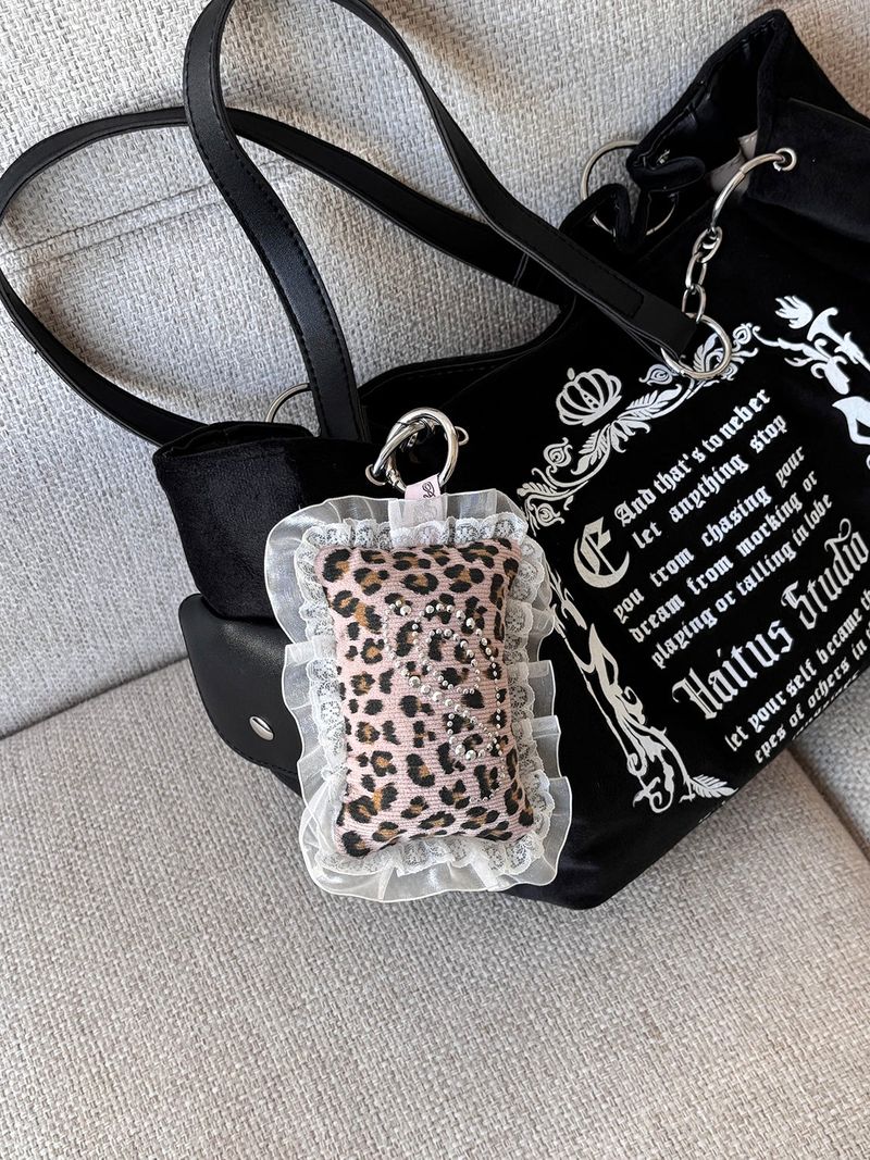 【MADE】 KIRA pocket pillow (leopard/pink)