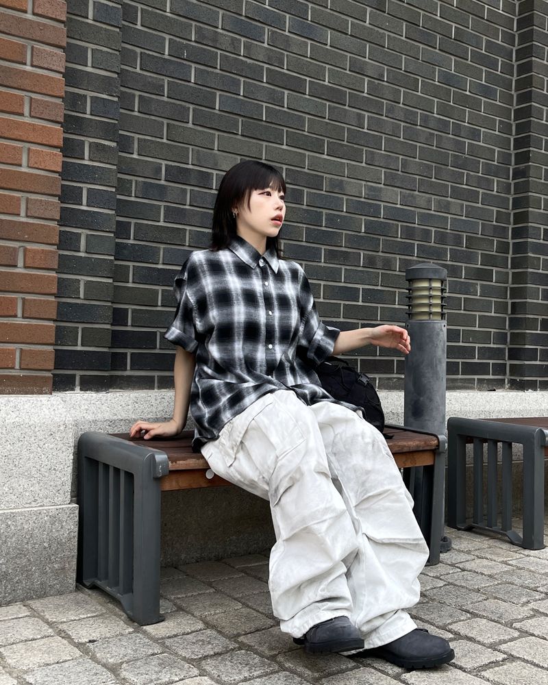 heenytsuki（ヒニツキ）の「Unisex white dusty washed wide cargo pants（Pants）」