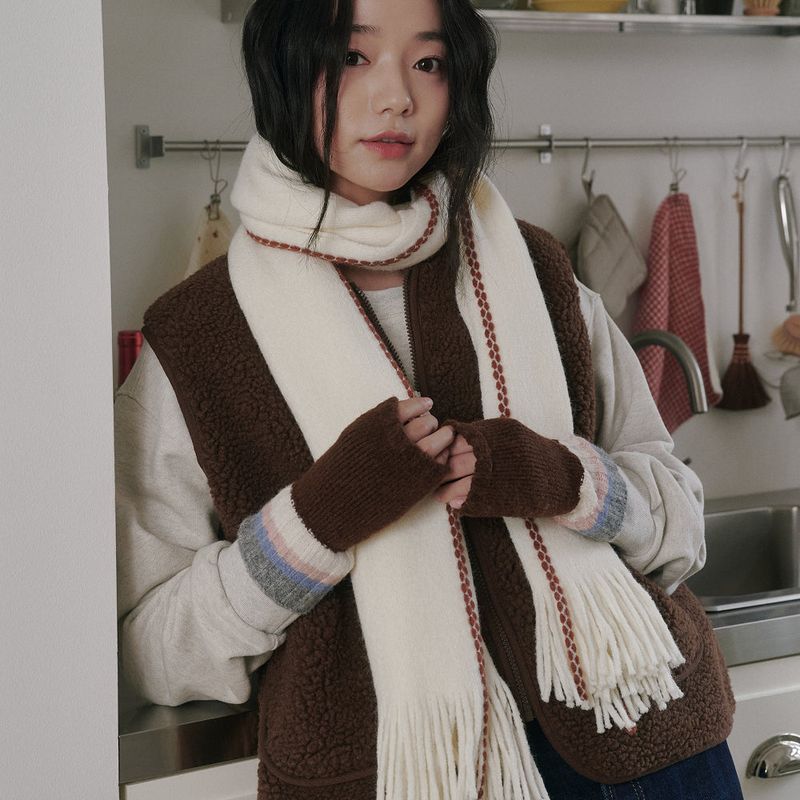 ALLINCOMPLETE（オールインコンプリート）の「FootPrint Knit Muffler (Cream)（Fashion Accessories）」