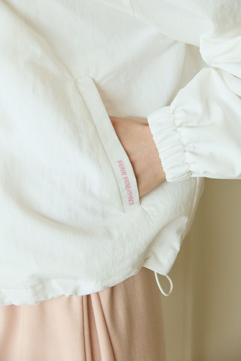 DOUBLE RIBBON WIND BREAKER