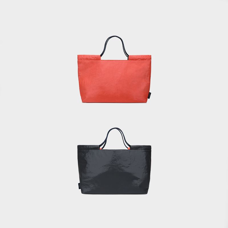 BASKISS（バスキス）の「TYVEK FLEXIBLE BAG - Red Orange & Dark Gray (MEDIUM)（Bags）」
