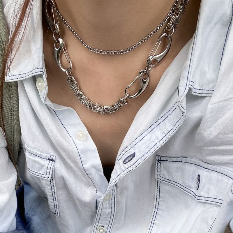 Hard harmony necklace