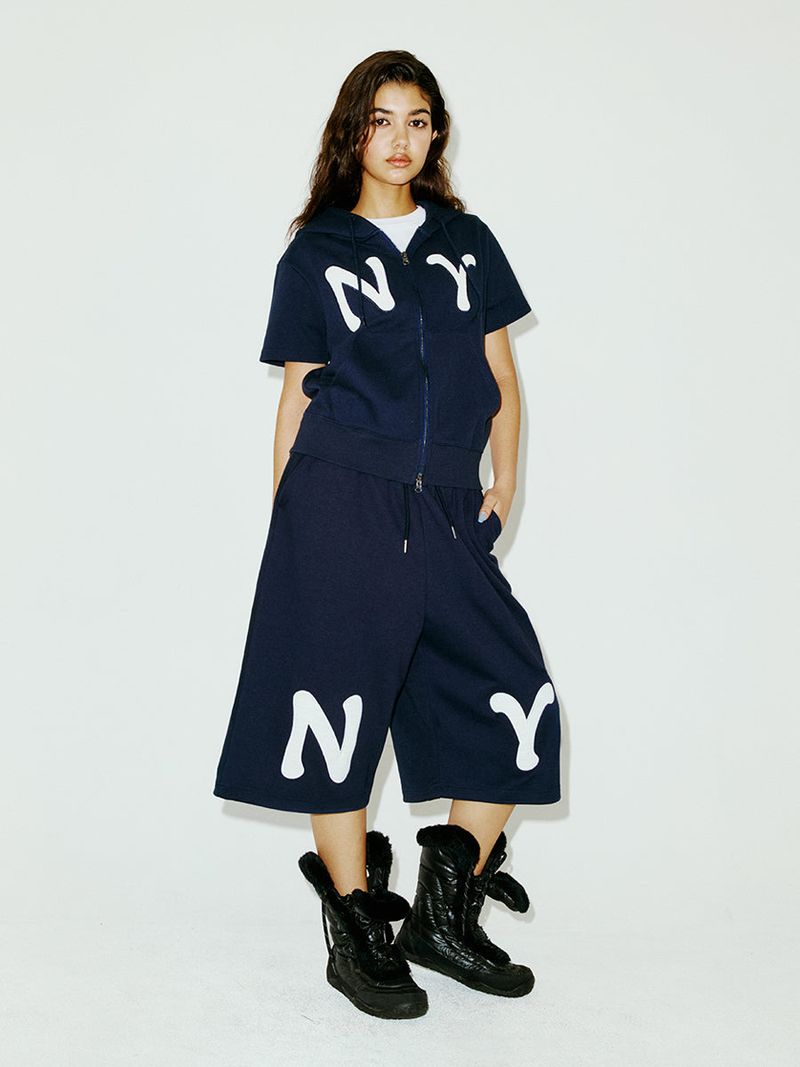 NY APLIQUE CAPRI PANTS NAVY
