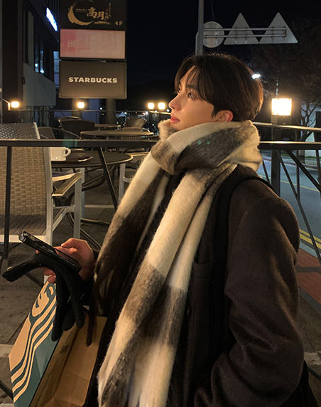 LOOKPLE（ルックプル）の「Albery's Soft Mood Check Winter Muffler（Fashion Accessories）」