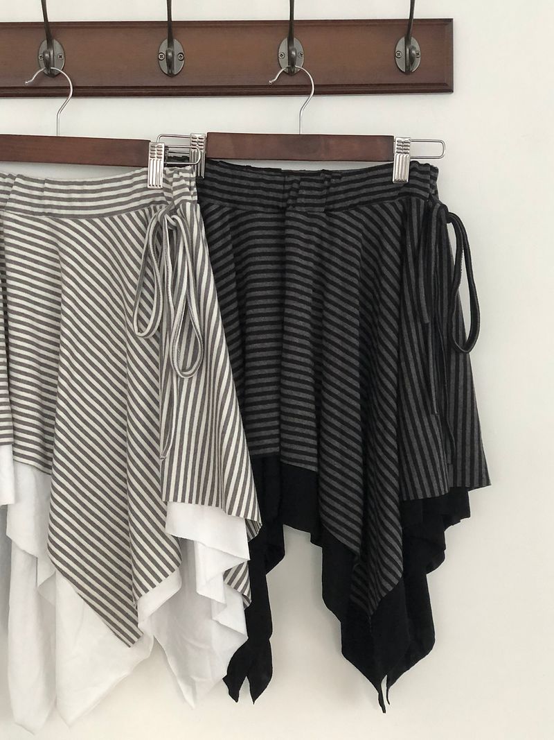 Side Strap Stripe Unbal Skirt