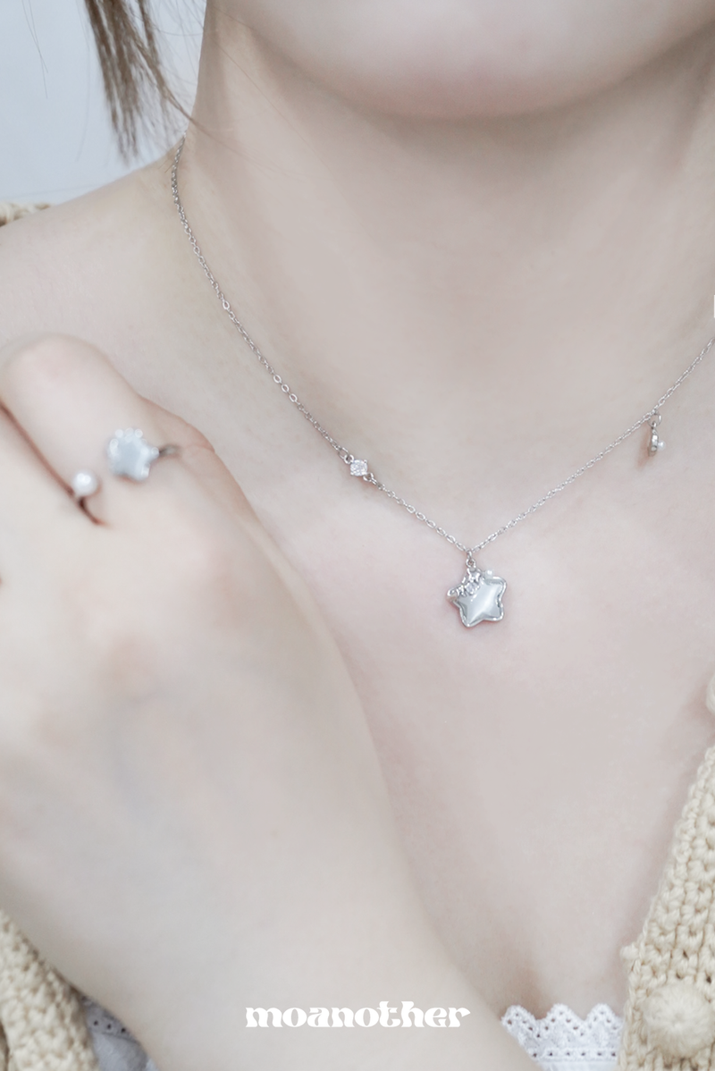 Milk Star Chain Necklace