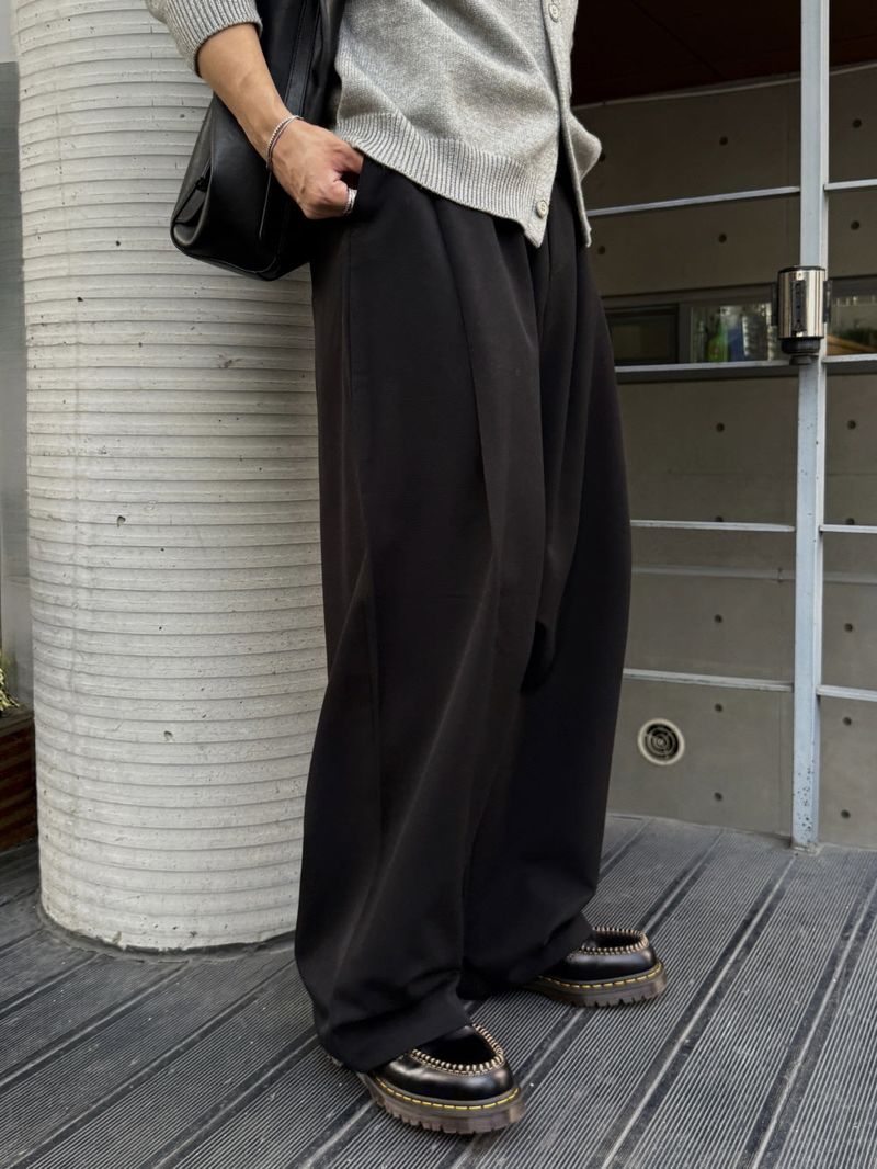 Ox over curved banding pants