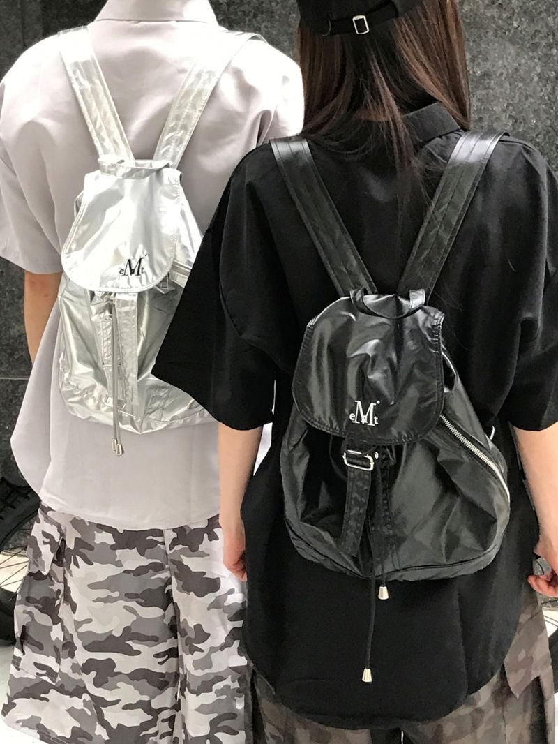 MUCENT（ムセント）の「グロッシーミニシルバーバックパック (2color) （バッグ）」