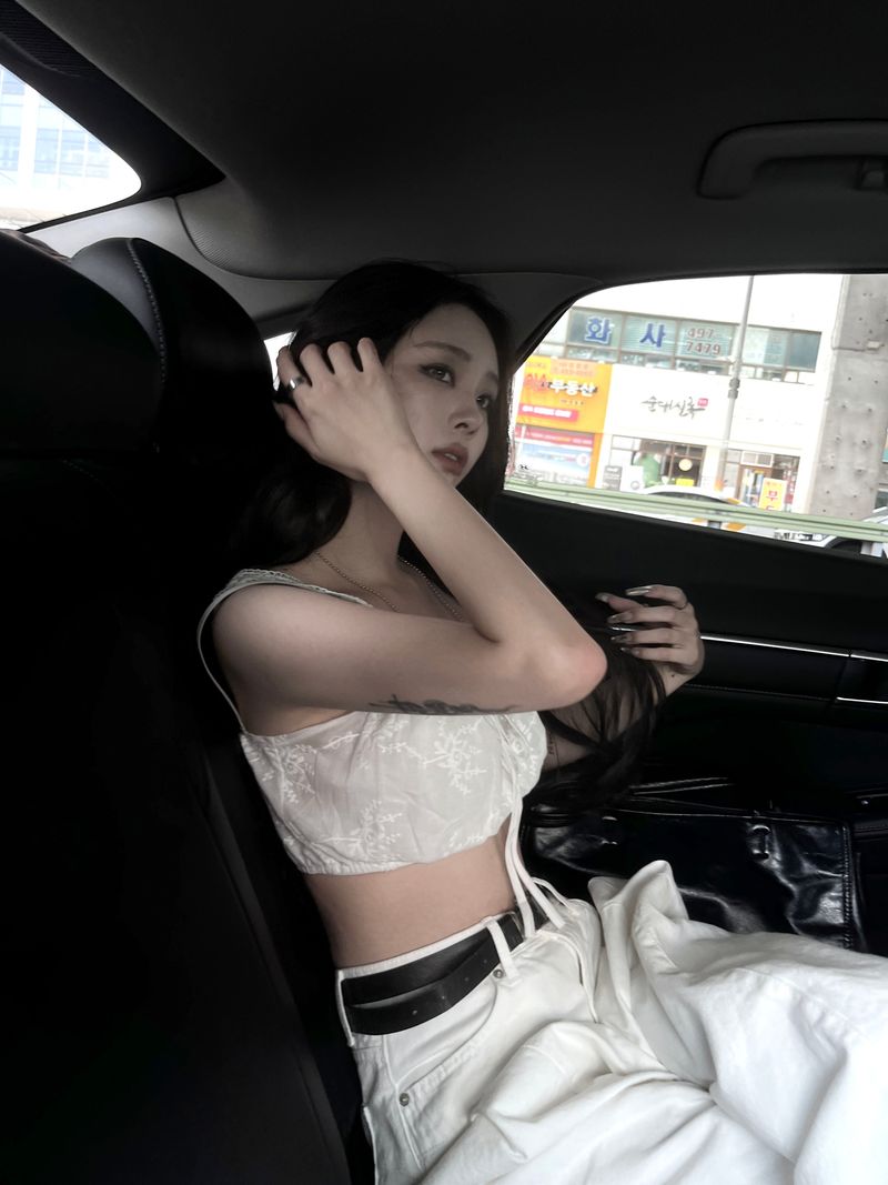 daisy jacquard lace top