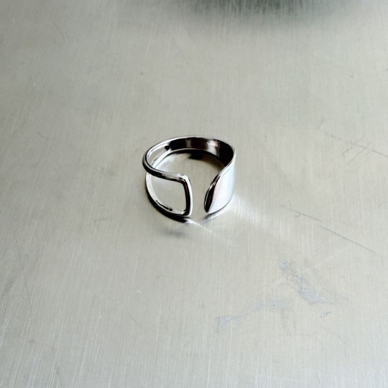 FADE MEET（フェードミート）の「Void Frame Ring（Accessories）」