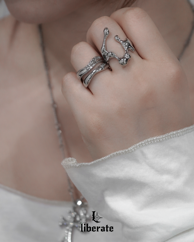 Double Twist Ring