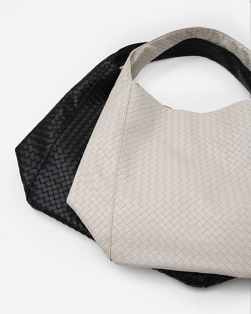 Goje Square Shoulder Bag