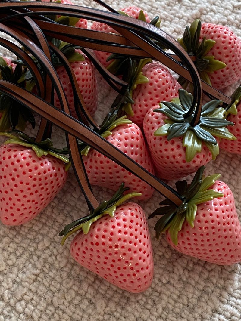 STRAWBERRY KEYRING BAG CHARM / TREEFORFIVE345