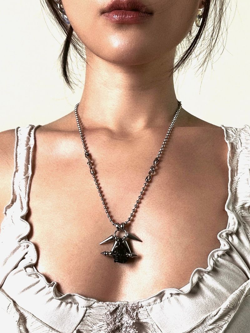 BUZZERBE(ブザービー)の「Horned Skull Long Necklace(Accessories)」