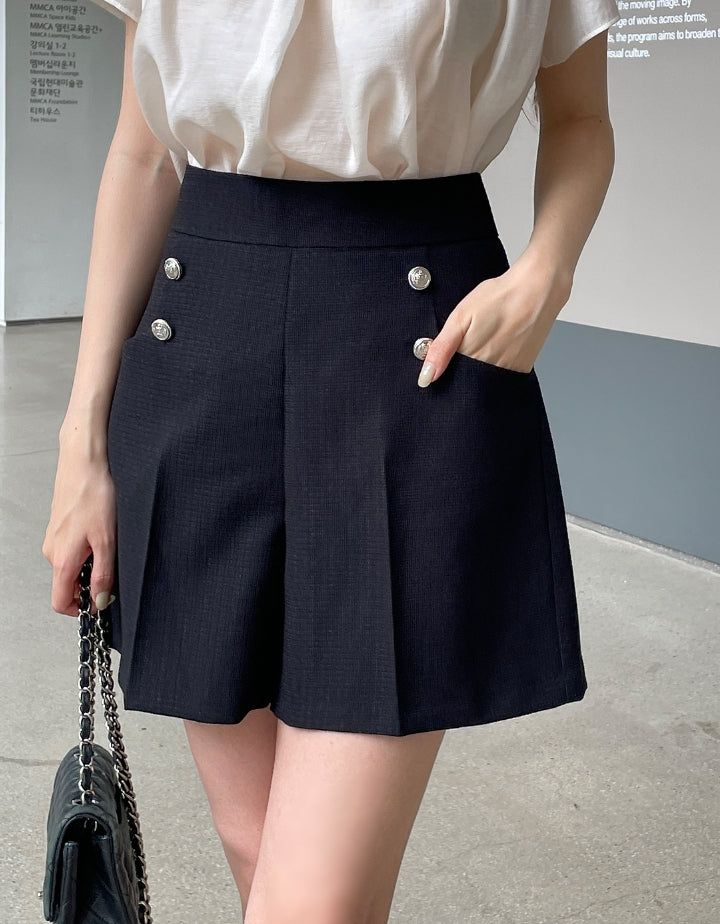 Cornell Summer Tweed Button Short Pants