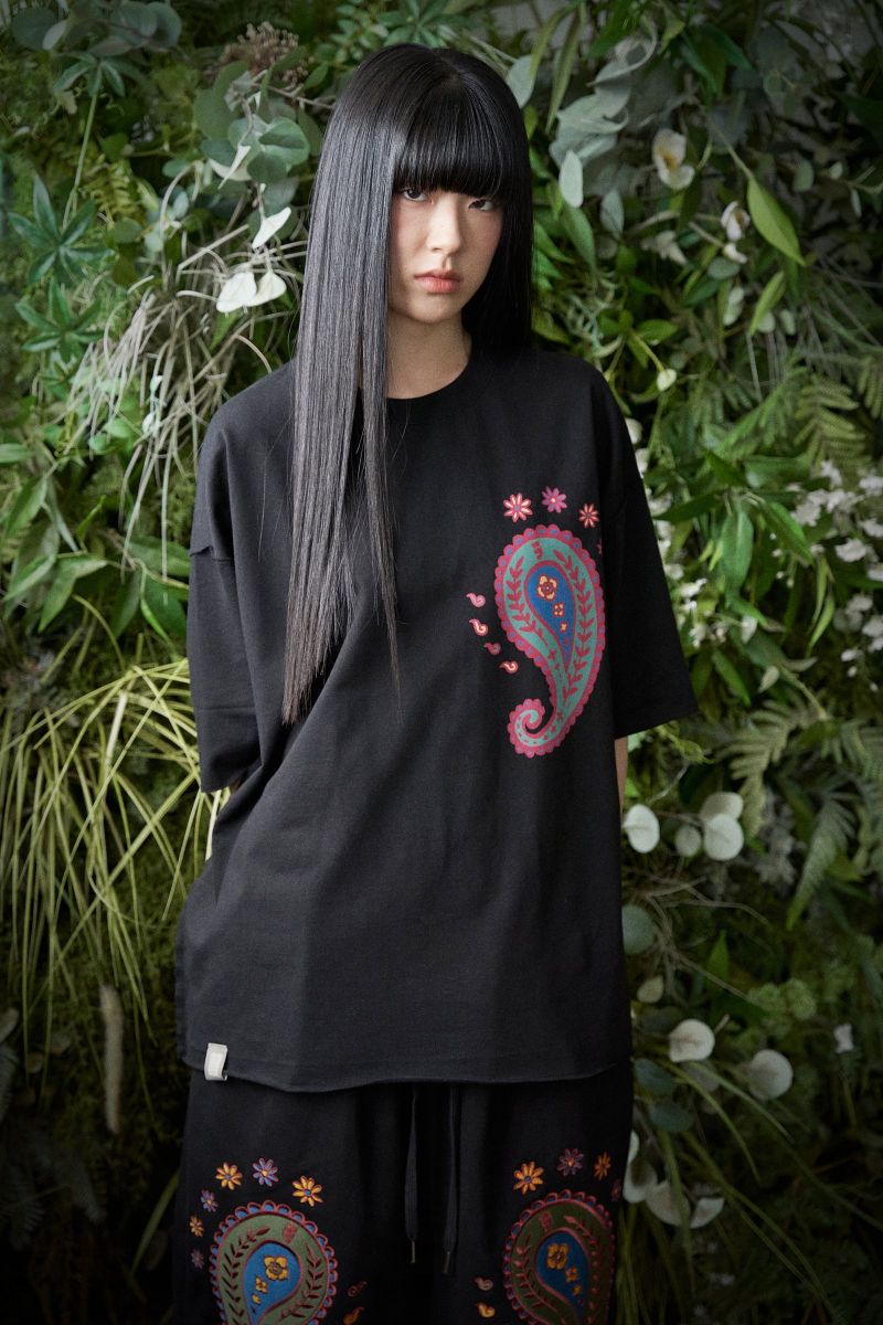 PAISLEY PRT. CUT-OUT 1/2 TEE (Black)