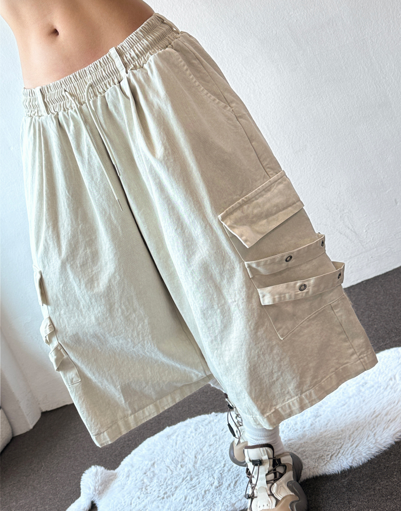 Unedi Strap Cargo Pigment Wide Bermuda Shorts 2color