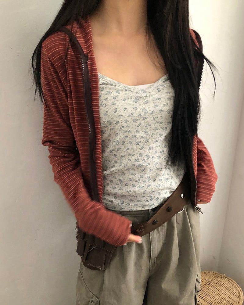 WONDER WONDER（ワンダーワンダー）の「ルゲンパネルフラワースリーブレストップス（トップス）」