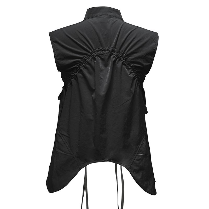 ROUND POCKET VEST . BLACK