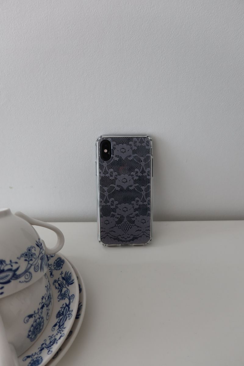 neblinoso（ネブリノソ）の「ラブウィズレースゲルハードケース (dark ver.grey)（スマホグッズ/小物）」