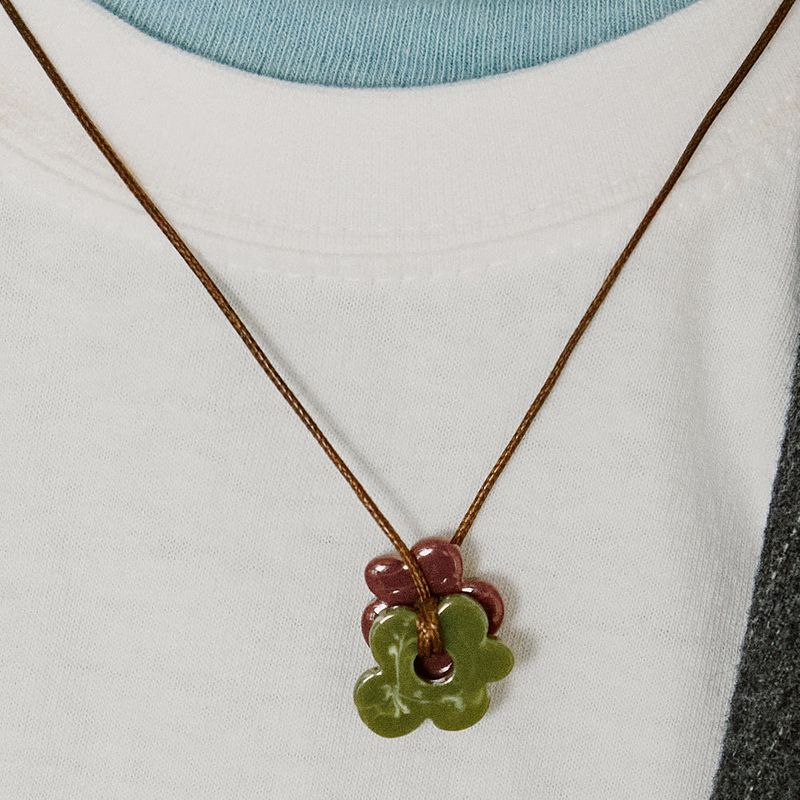 Unbalance Daisy Pendant Strap Necklace