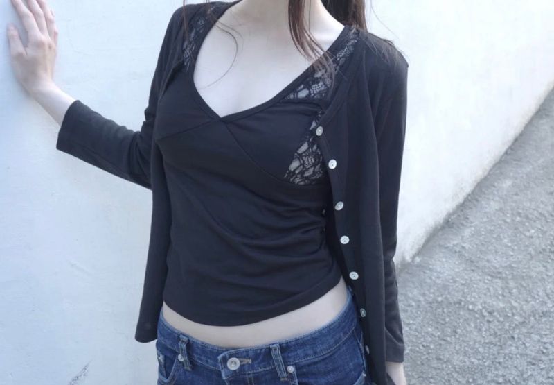 near lace sleeveless