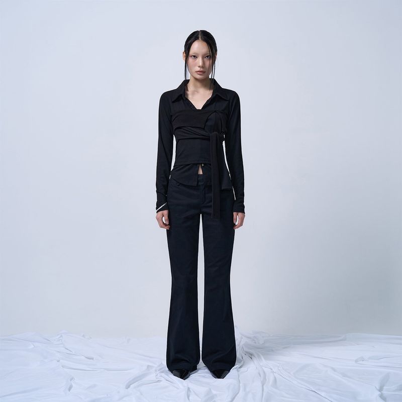 LOW-RISE TWO BUTTON BOOTS CUT PANTS (BLACK)