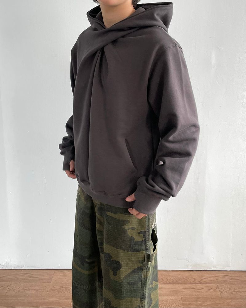 Twist Fingerhole Hoodie