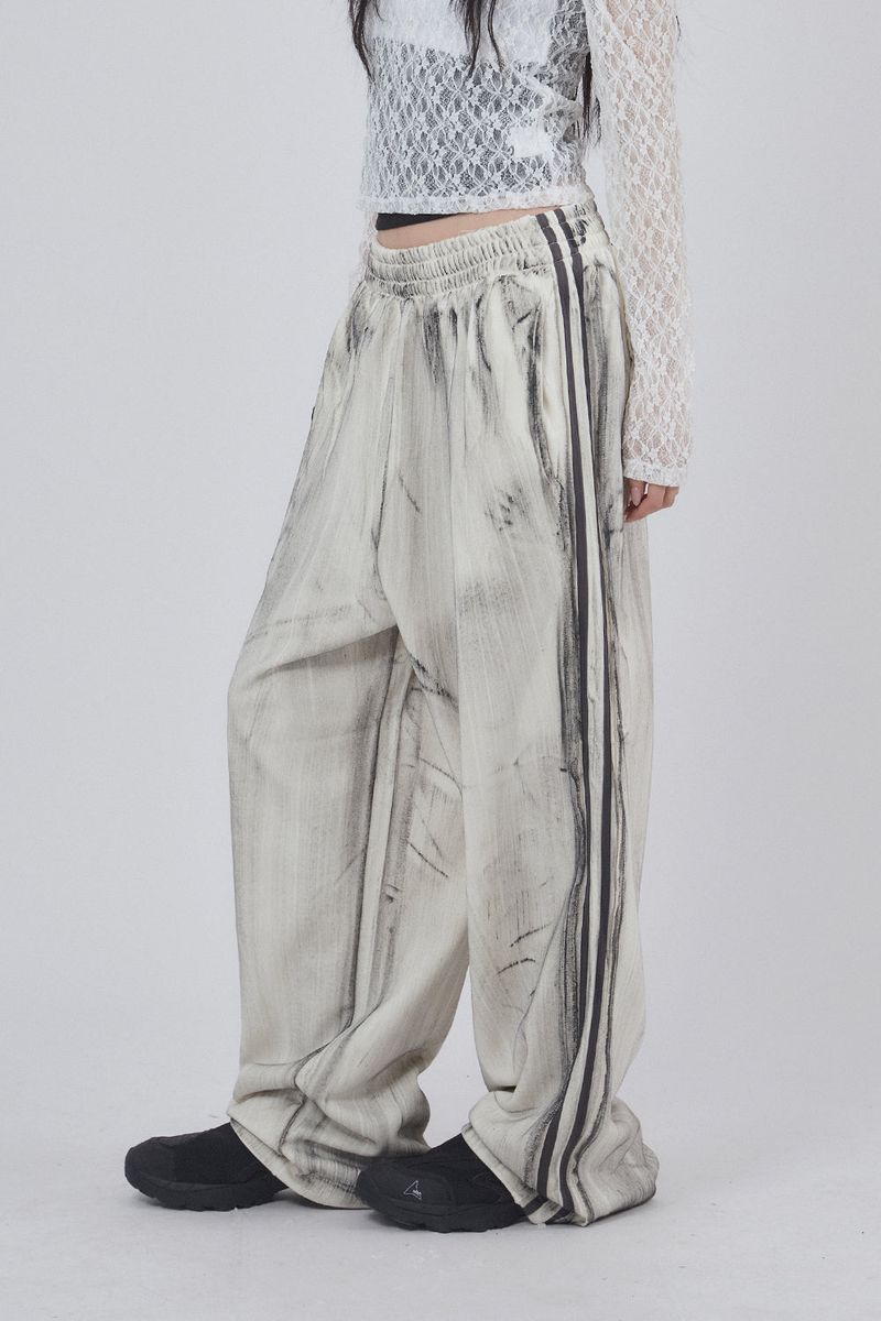 Raucohouse（ラウコハウス）の「Dirty wall banding track pants（Pants）」
