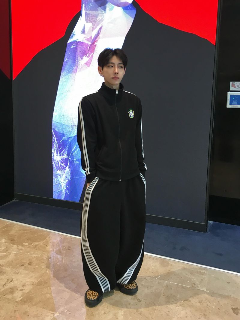 Noir Brazil Track Line Zip-Up 3C
