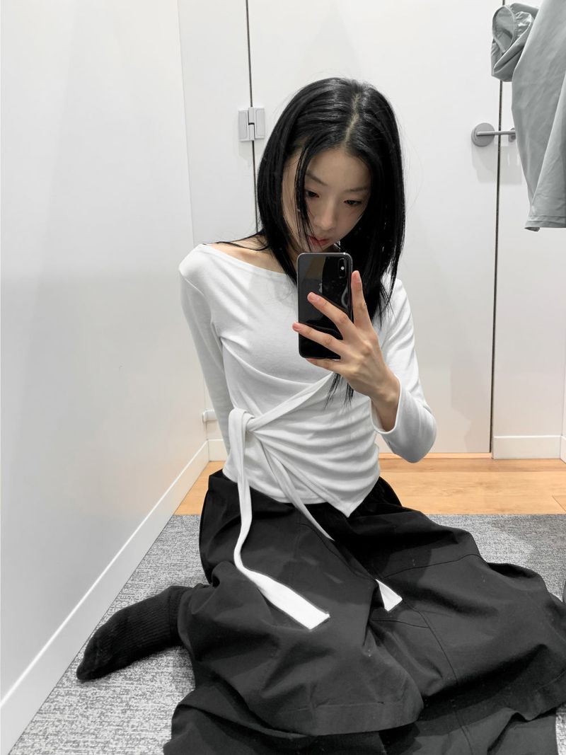  SHOULDER-HOLE WRAP TOP