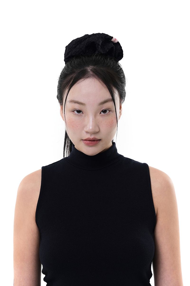 YONOSE（ヨノセ）の「FLUFFY SCRUNCH / BLACK（Hair Accessories）」