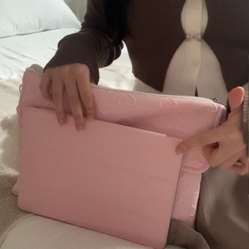 heart ipad pouch (pink)