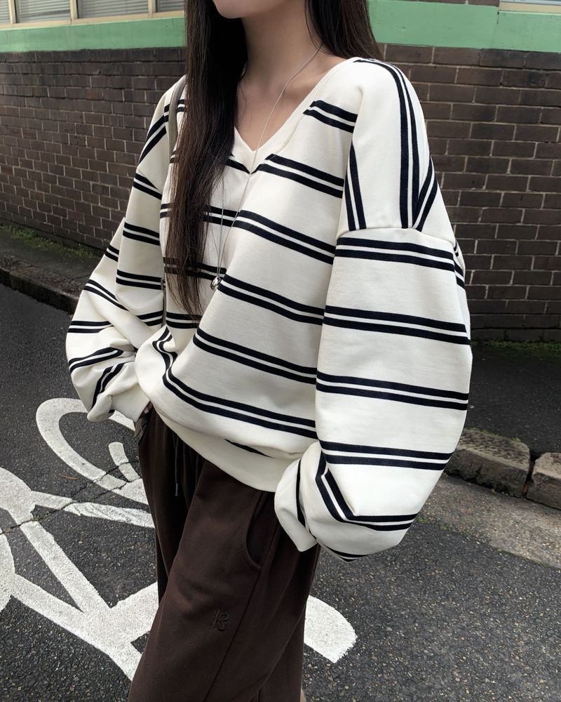 [ORIGINAL] Soy Stripe V-Neck Oversized Sweatshirt
