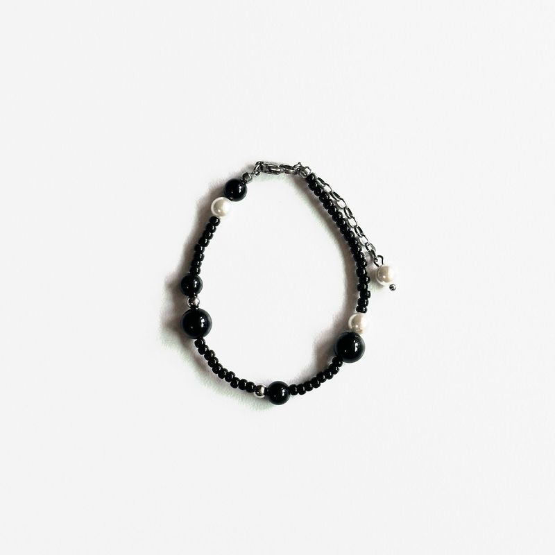 equope(エクァウプ)の「mere black bracelet(Accessories)」
