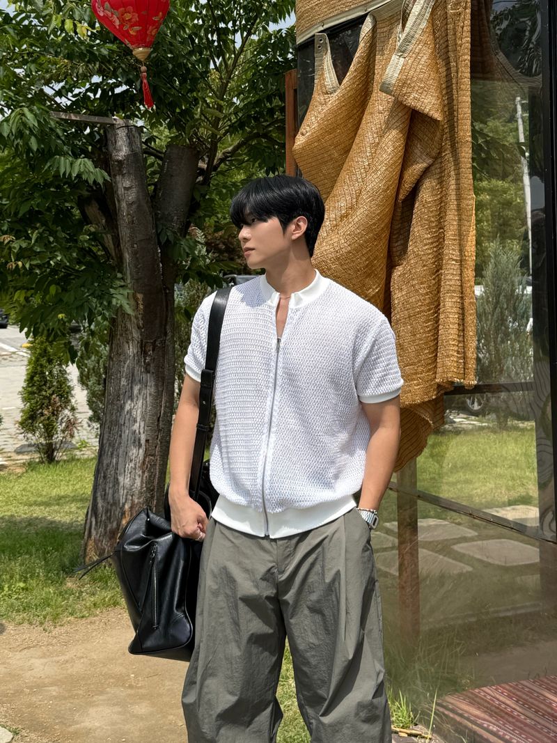 Half-neck punching zip-up cardigan