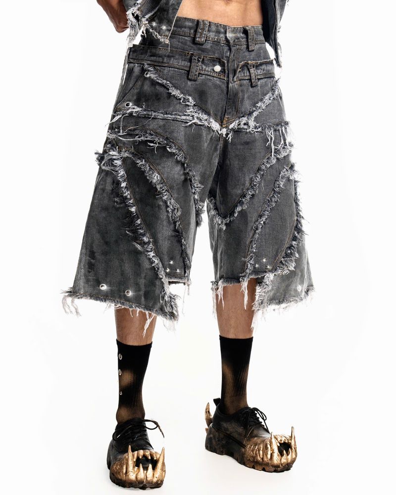 DKILLUMINATE（ディーケーイルミネイト）の「PUNISHER SCARRED HORNED SHORTS （Pants）」