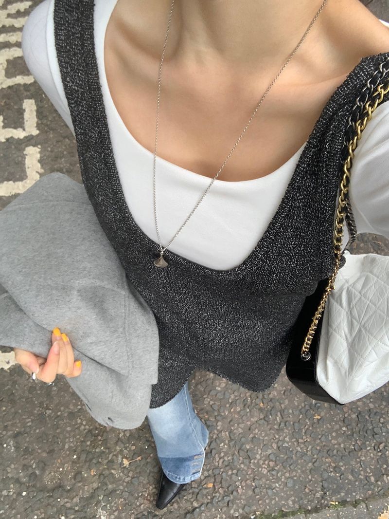 [Fluff] Selese U-neck T-shirt