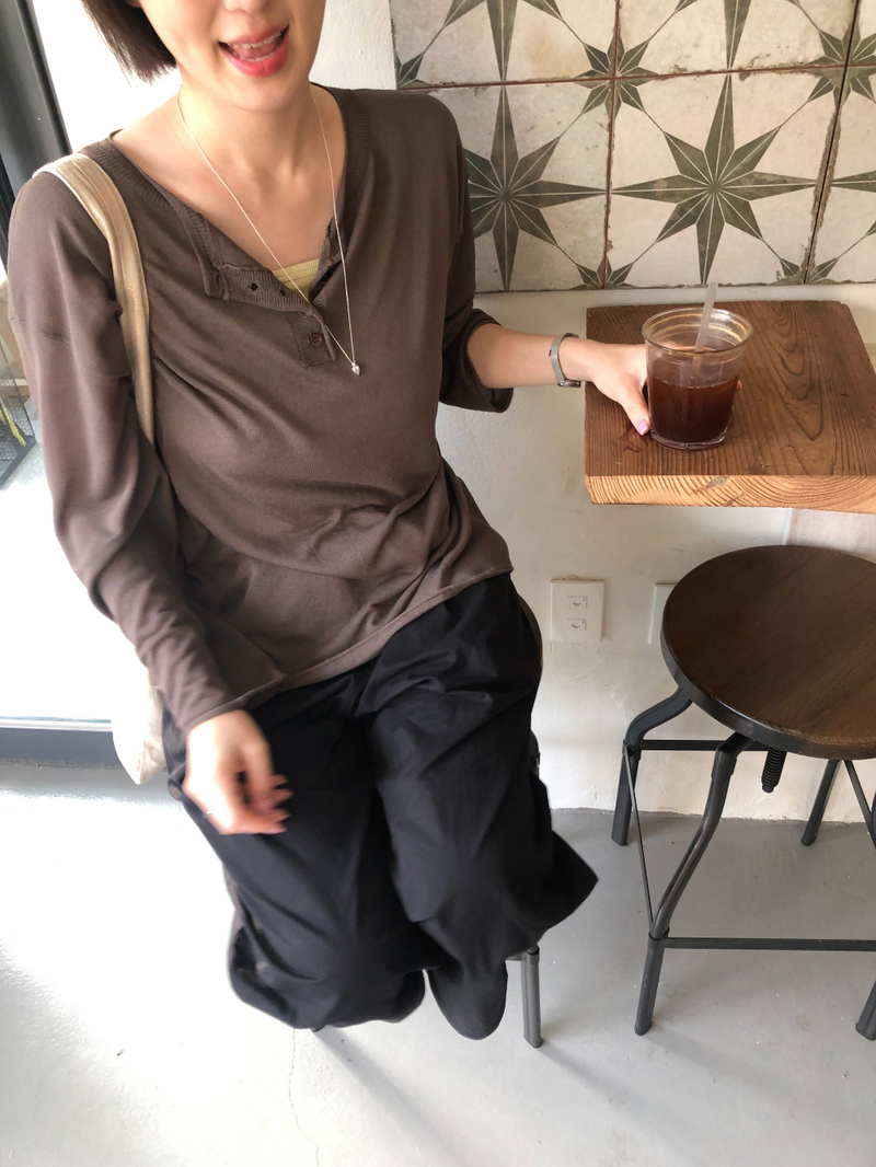 Button henley neck knit