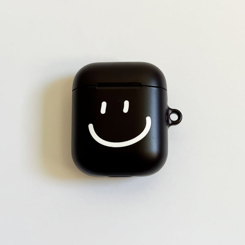a3b3（エースリービースリー）の「Smile Black (Airpods Matt Case)（Smartphone Accessories）」