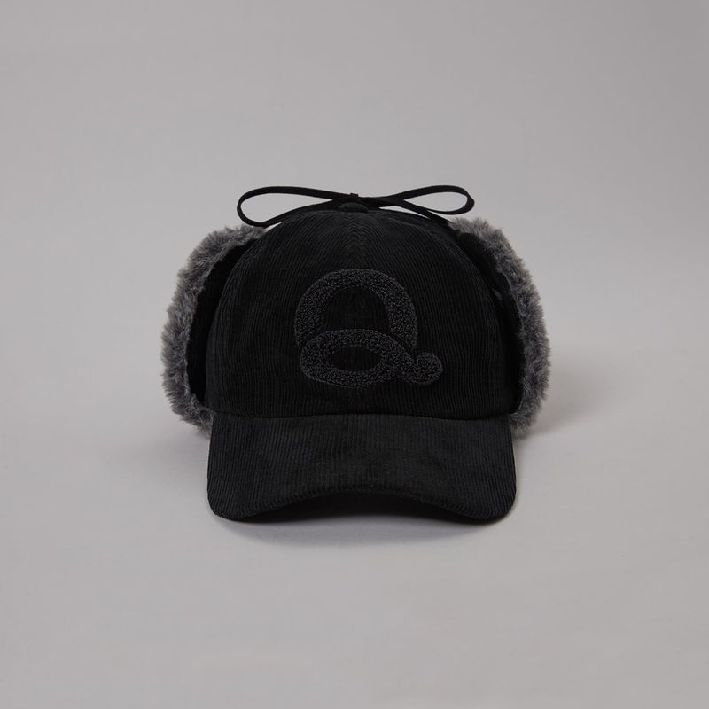 Q's（キューズ）の「Boucle Logo Corduroy Trooper Hat (Black)（Hats）」