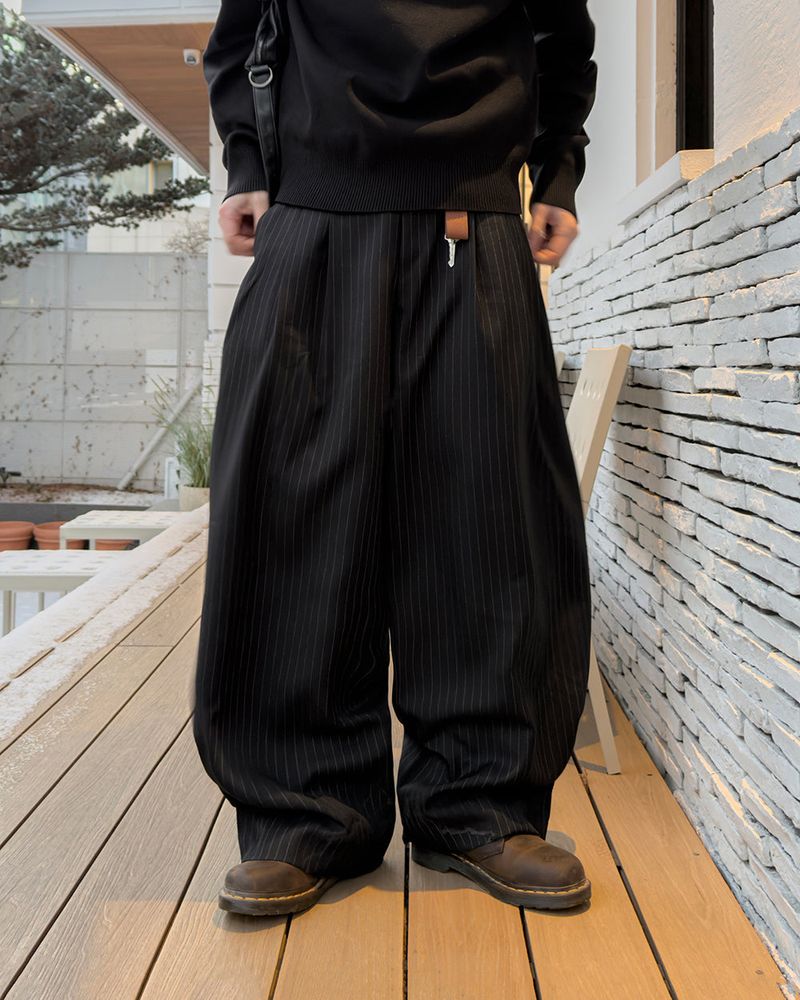 Lentic Side Pintuck Striped Slacks